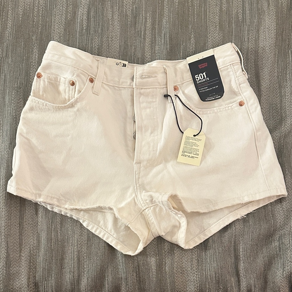 NWT Levi's Women's Cream Jean 501 Shorts